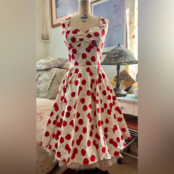 Modcloth Dresses & Skirts - Ixia Cherry Print White Sweetheart Bust Midi Dress- size S